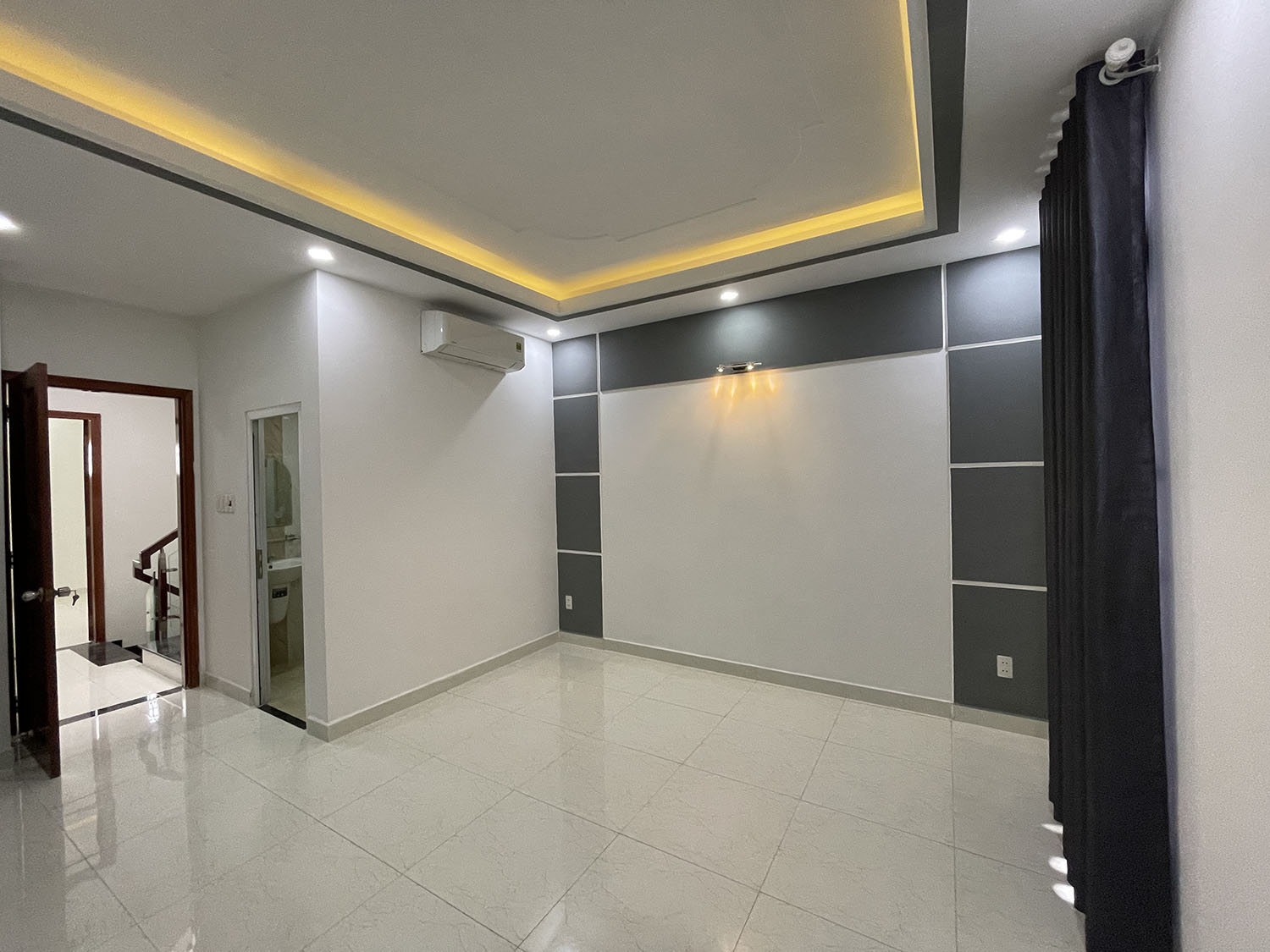 Bán nhà Hoàng Hoa Thám, Quận Bình Thạnh tuyệt phẩm 3 lầu (4,5m x 12m) đẹp lung linh hẻm ôtô khu VIP